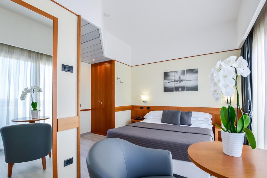 Hotel Airport 4*