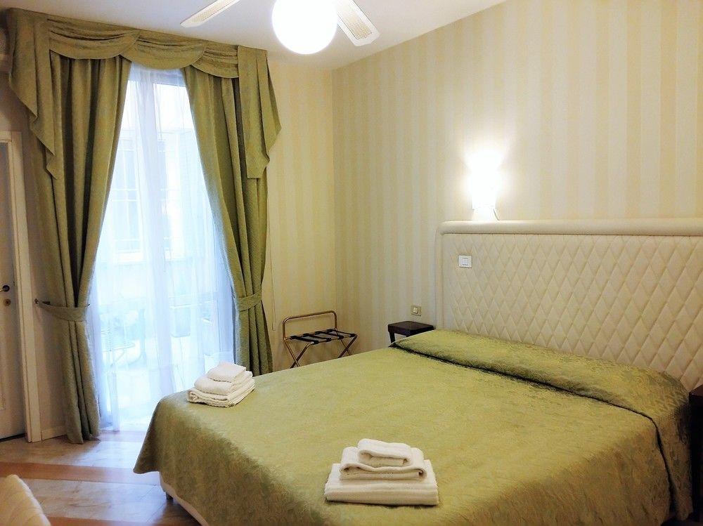Gasthof Residenza Due Torri Check In Presso Vicolo Cattani 7 3*