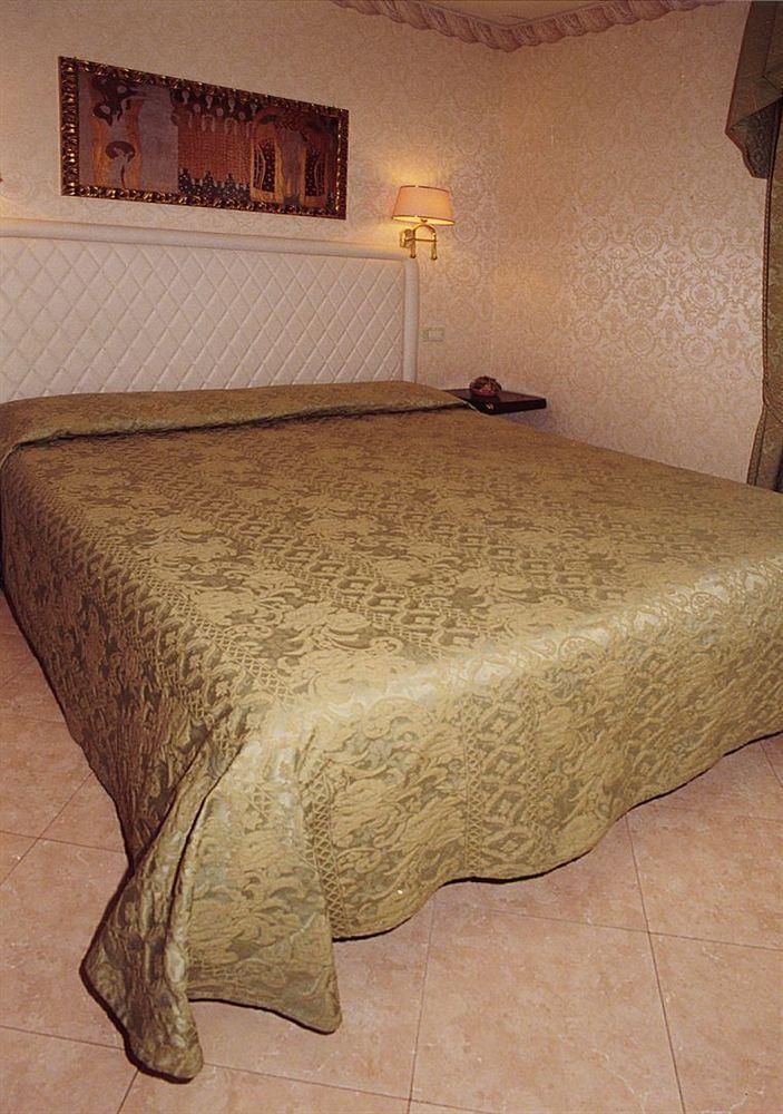 Gasthof Residenza Due Torri Check In Presso Vicolo Cattani 7