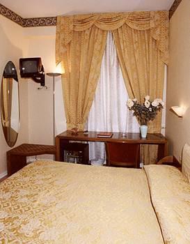 Gasthof Residenza Due Torri Check In Presso Vicolo Cattani 7 3*