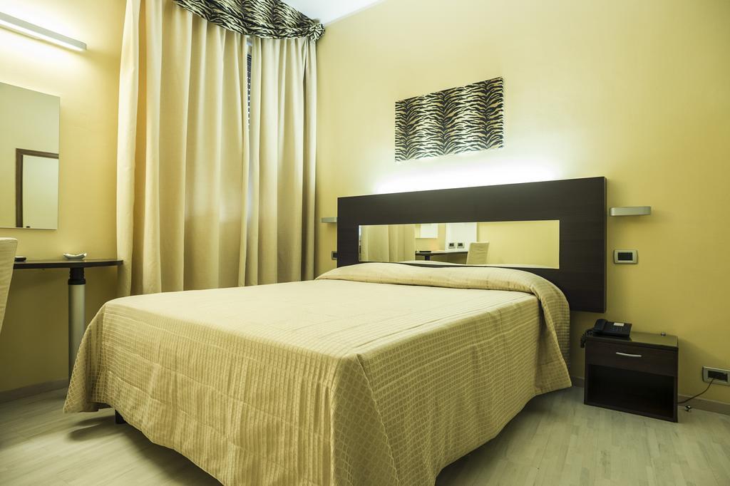Hotel Hotel University 3*