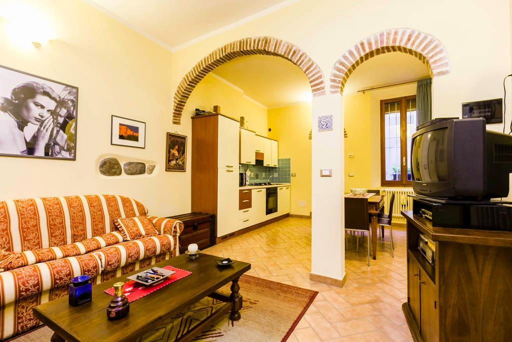 Housmart Palestro 5 *