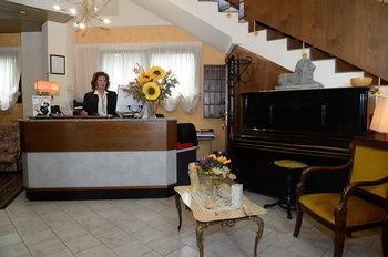 Marco Polo Self Check-in Hotel Bologne