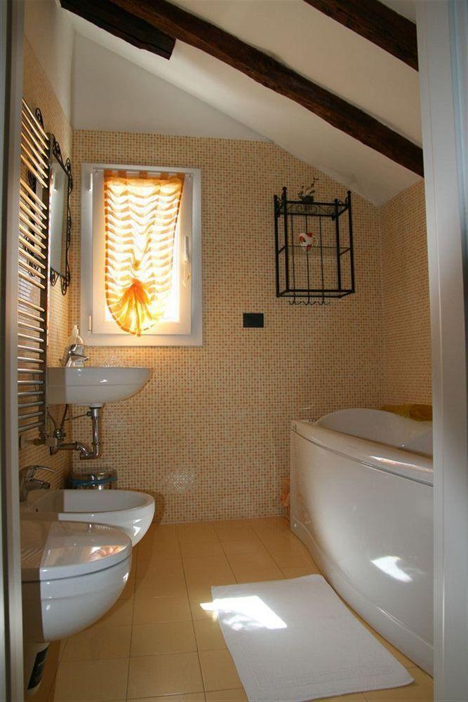 Guest house B&B And Home La Piazzetta Della Pioggia 2*