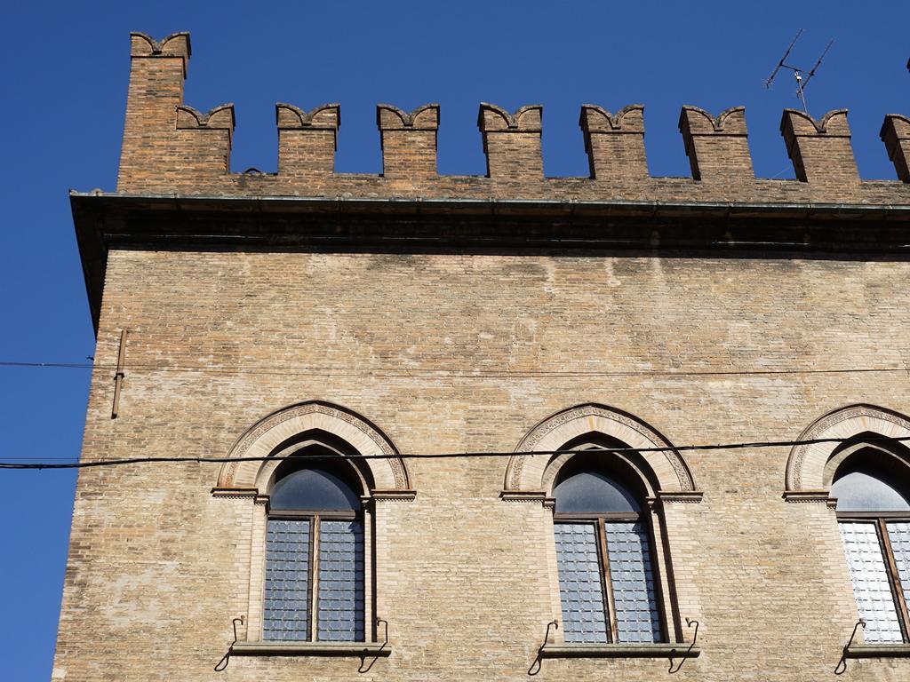 Casa Isolani Piazza Maggiore 1.0
