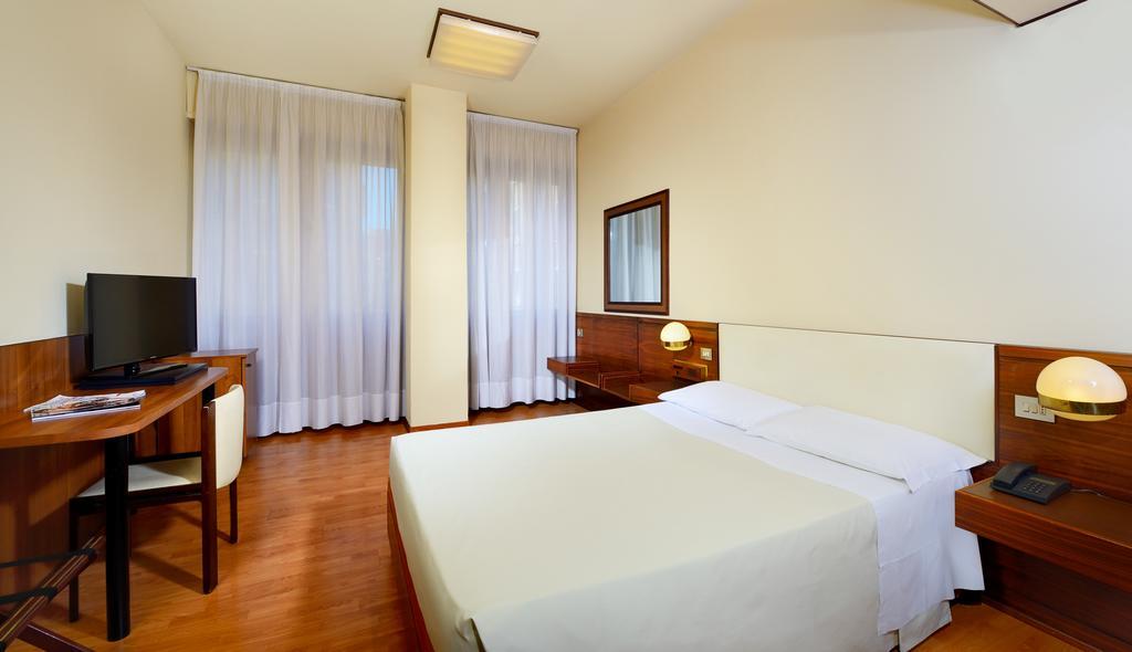 Grand Elite Hotel 4*
