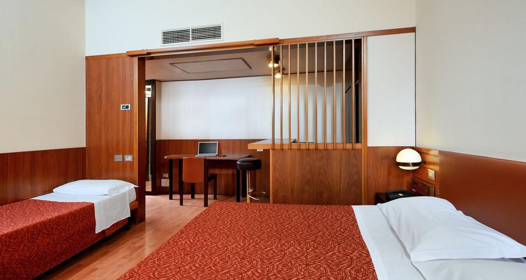 Grand Elite Hotel 4*