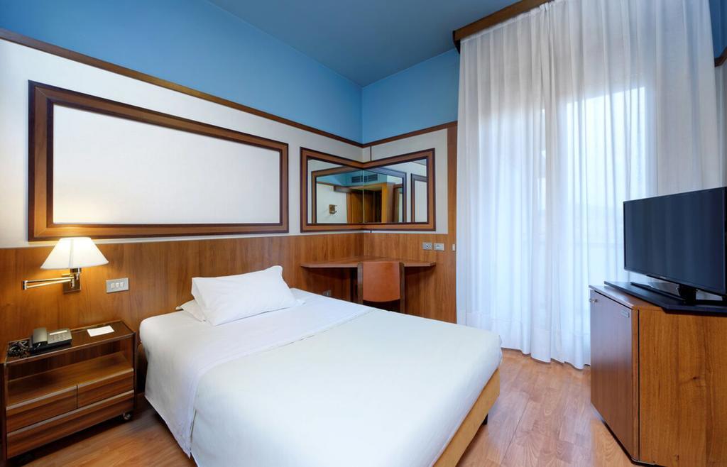 Grand Elite Hotel 4*