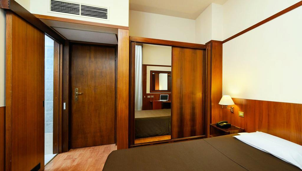 Grand Elite Hotel 4*