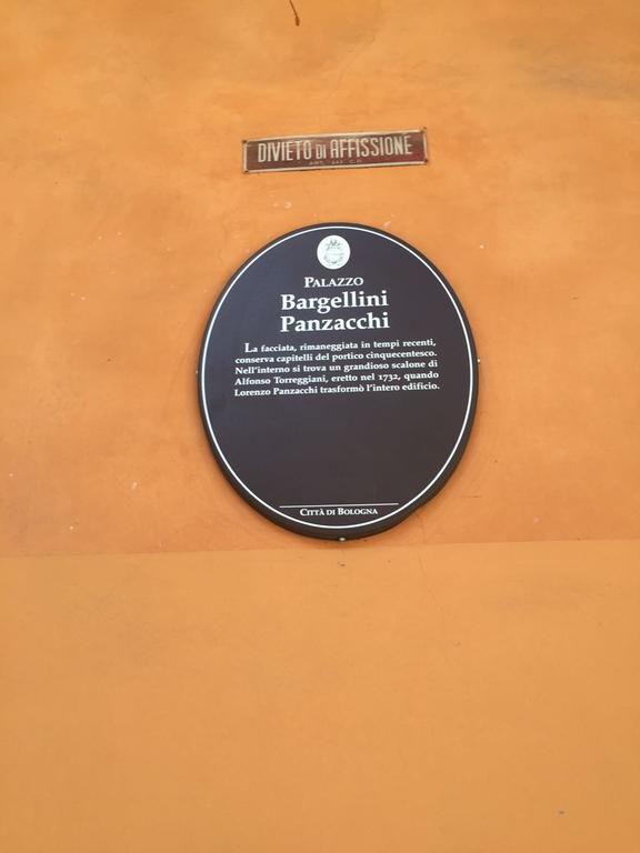 Palazzo Bargellini Panzacchi & Via De' Pepoli Bologne