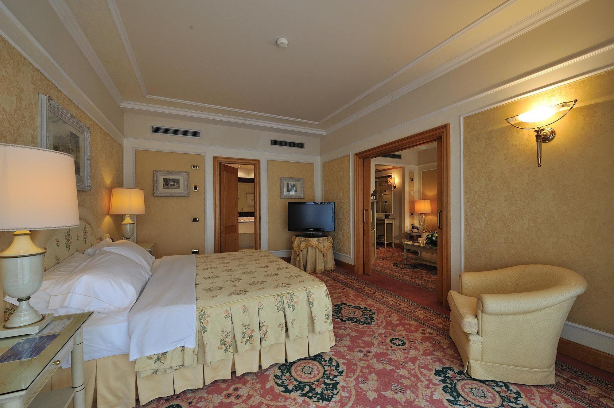 Royal Carlton Hotel