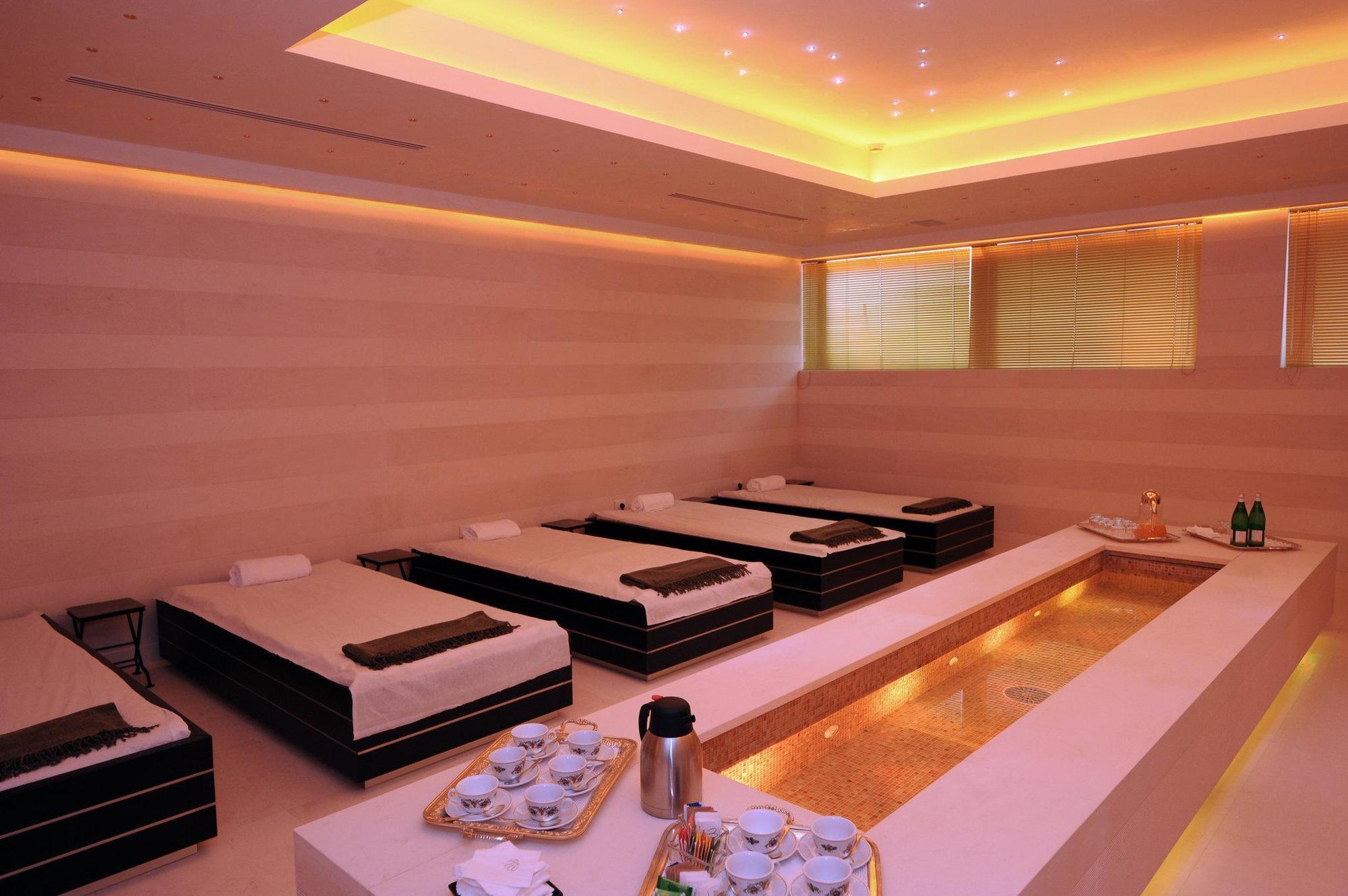 Hotel Royal Carlton 4*