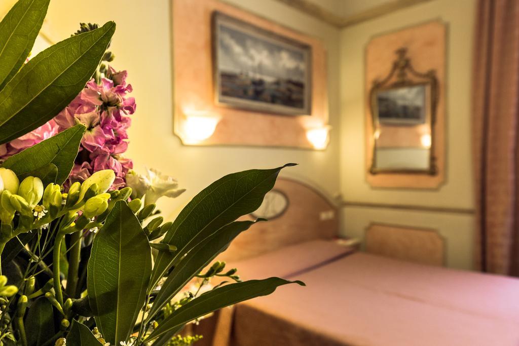Acomodação com café da manhã  Antica Residenza D'azeglio Room&breakfast Di Charme 2*