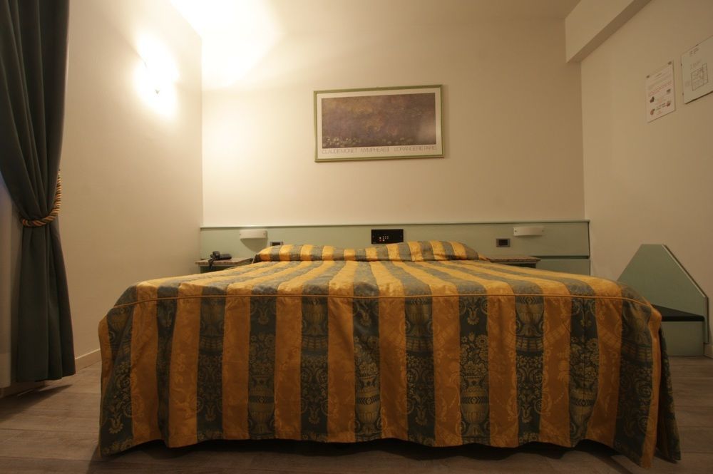 Holiday- Finestrella 3* Bologna