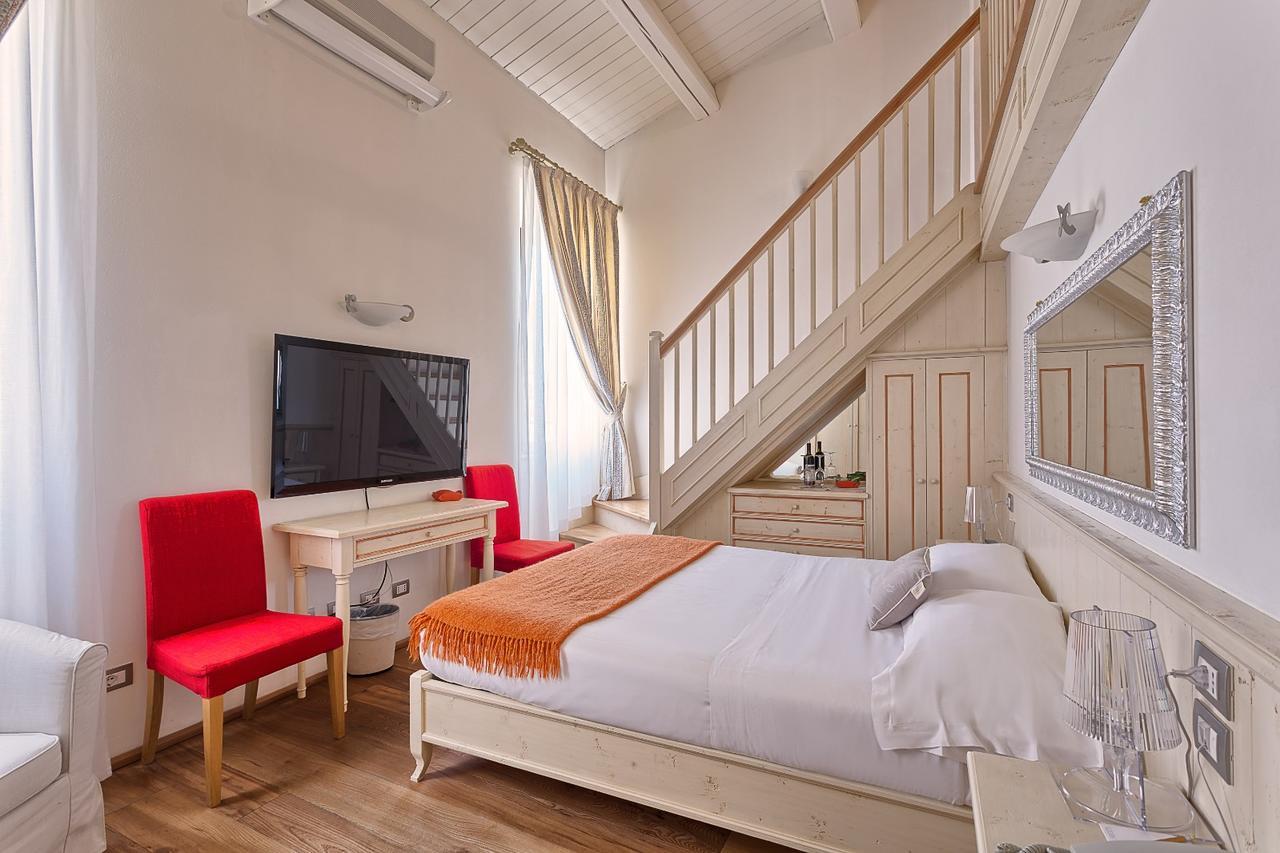 Palazzo Trevi Charming House Bed & Breakfast 3*