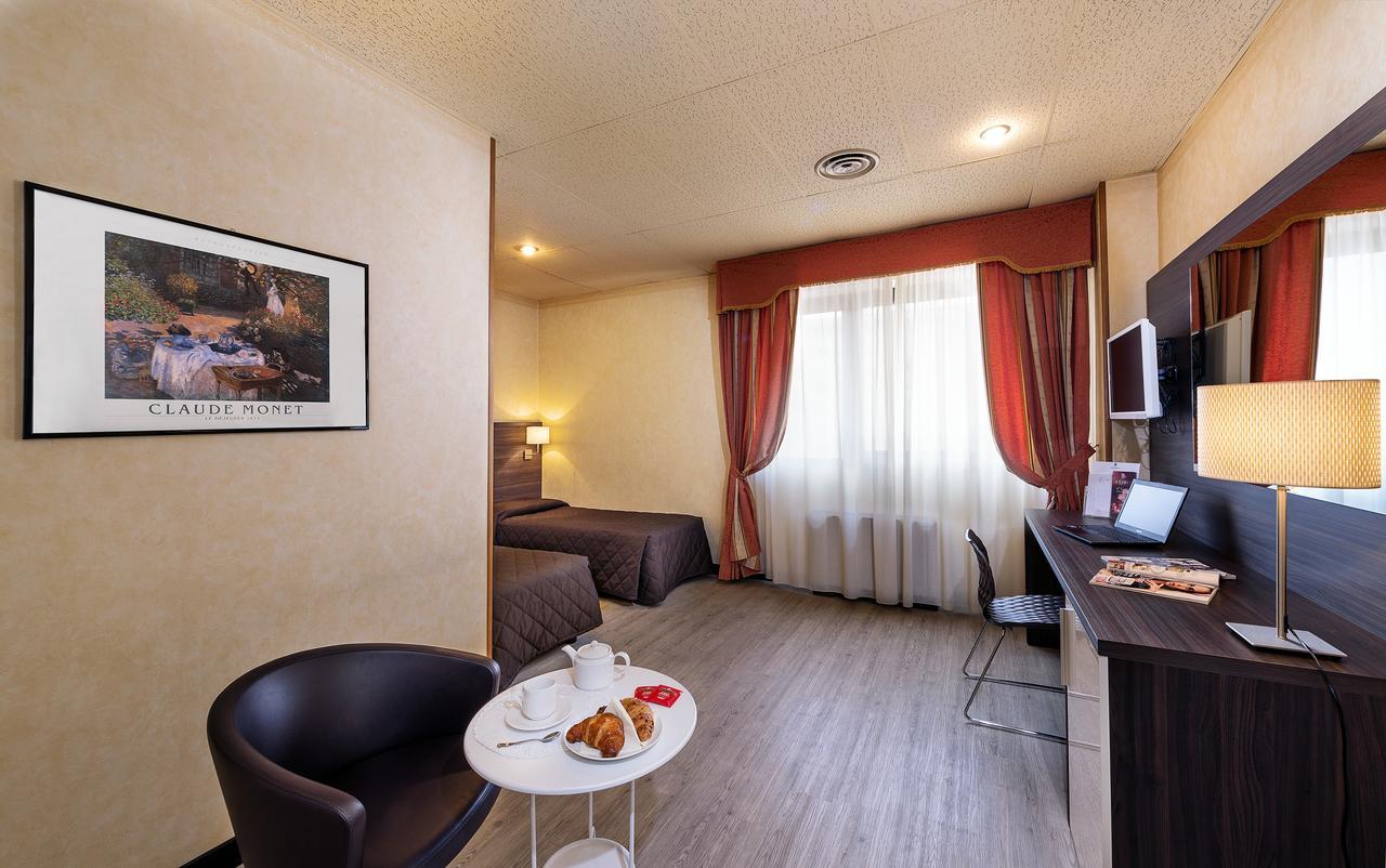 Jr Amadeus Hotel