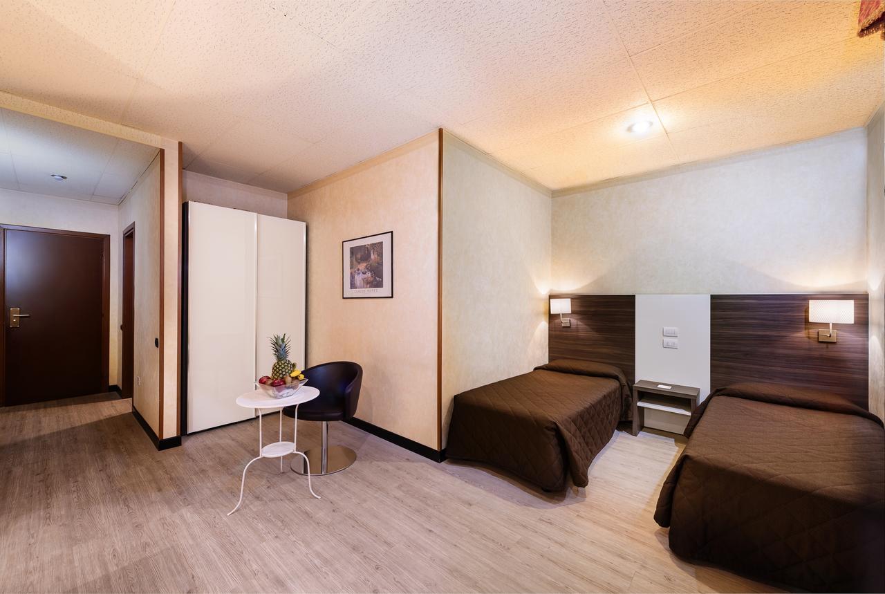 Jr Amadeus Hotel 4*