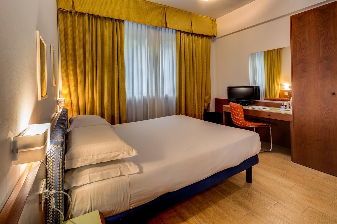 Western Hotel 4*