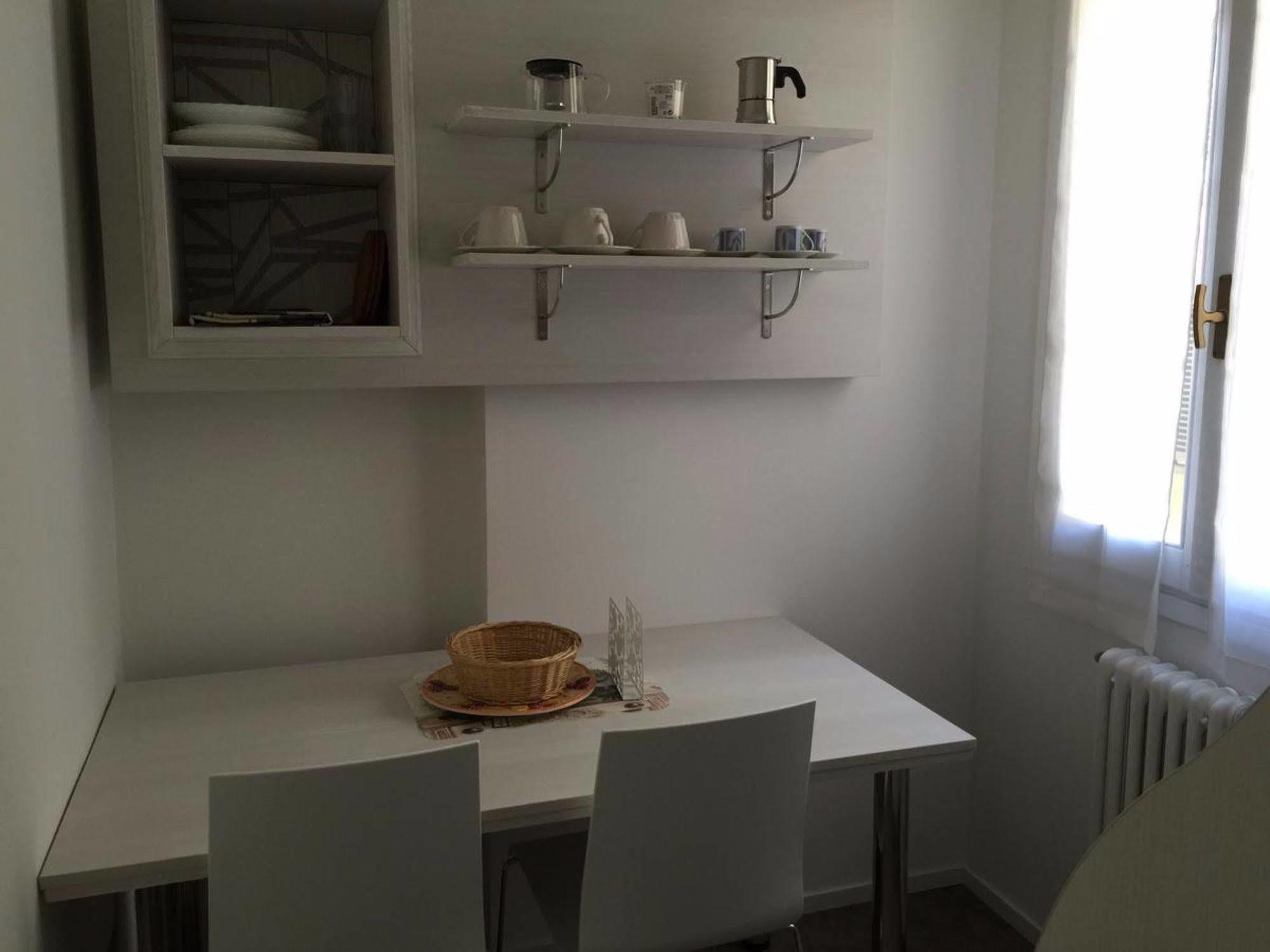 Hotel Holiday- Finestrella 3*