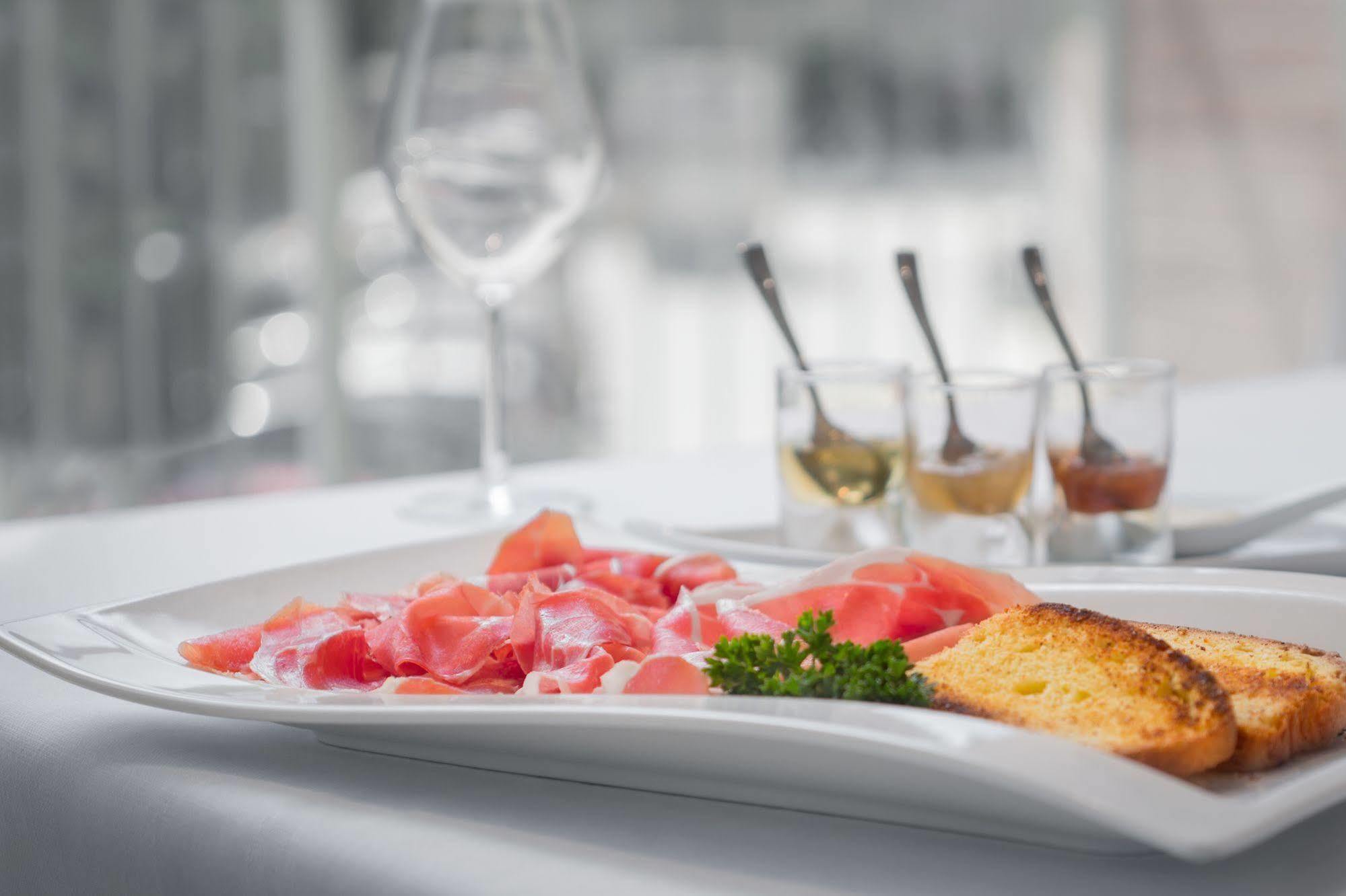 Savhotel Aemilia 4*