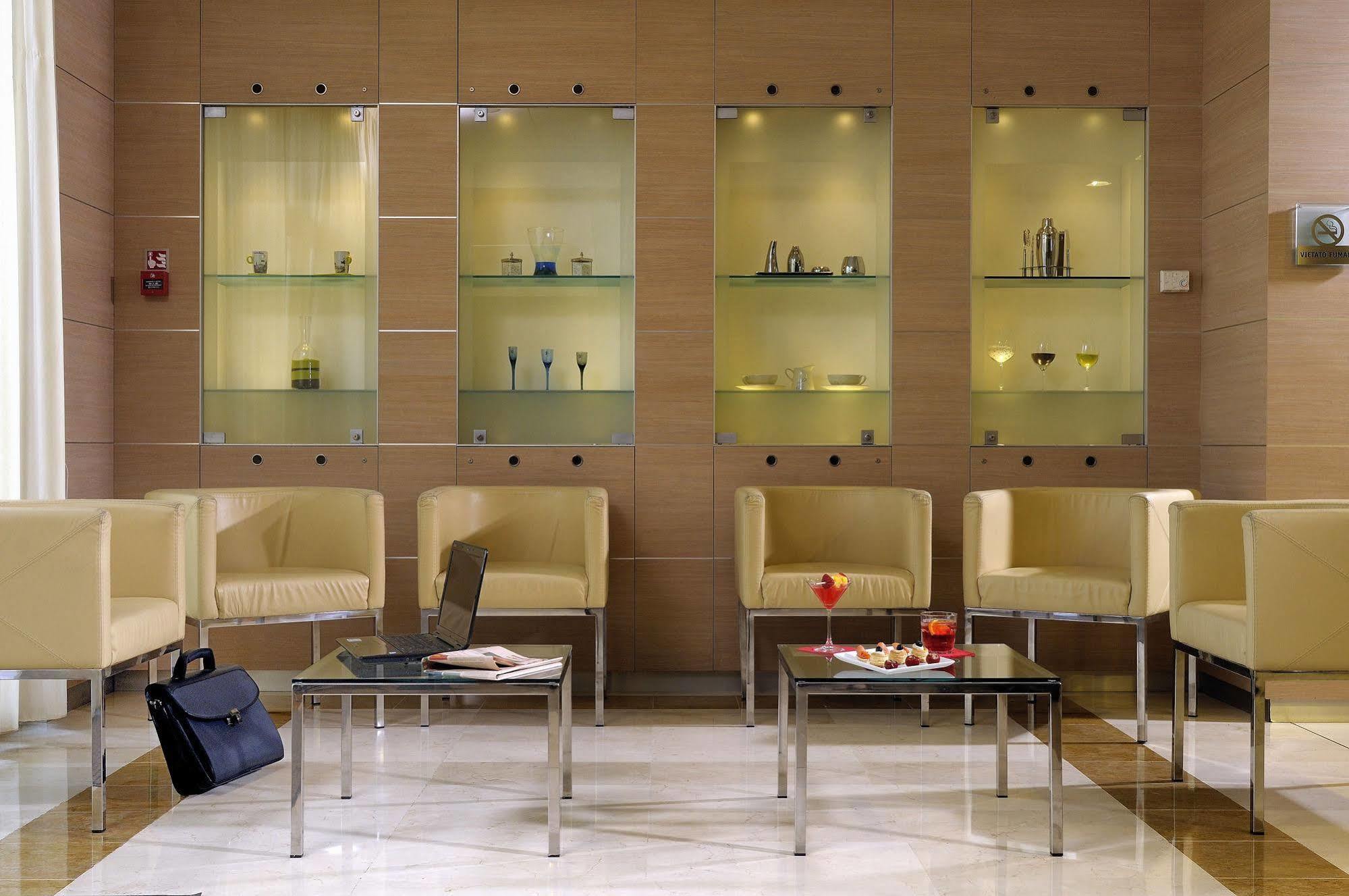 Hotel Savhotel Aemilia 4*