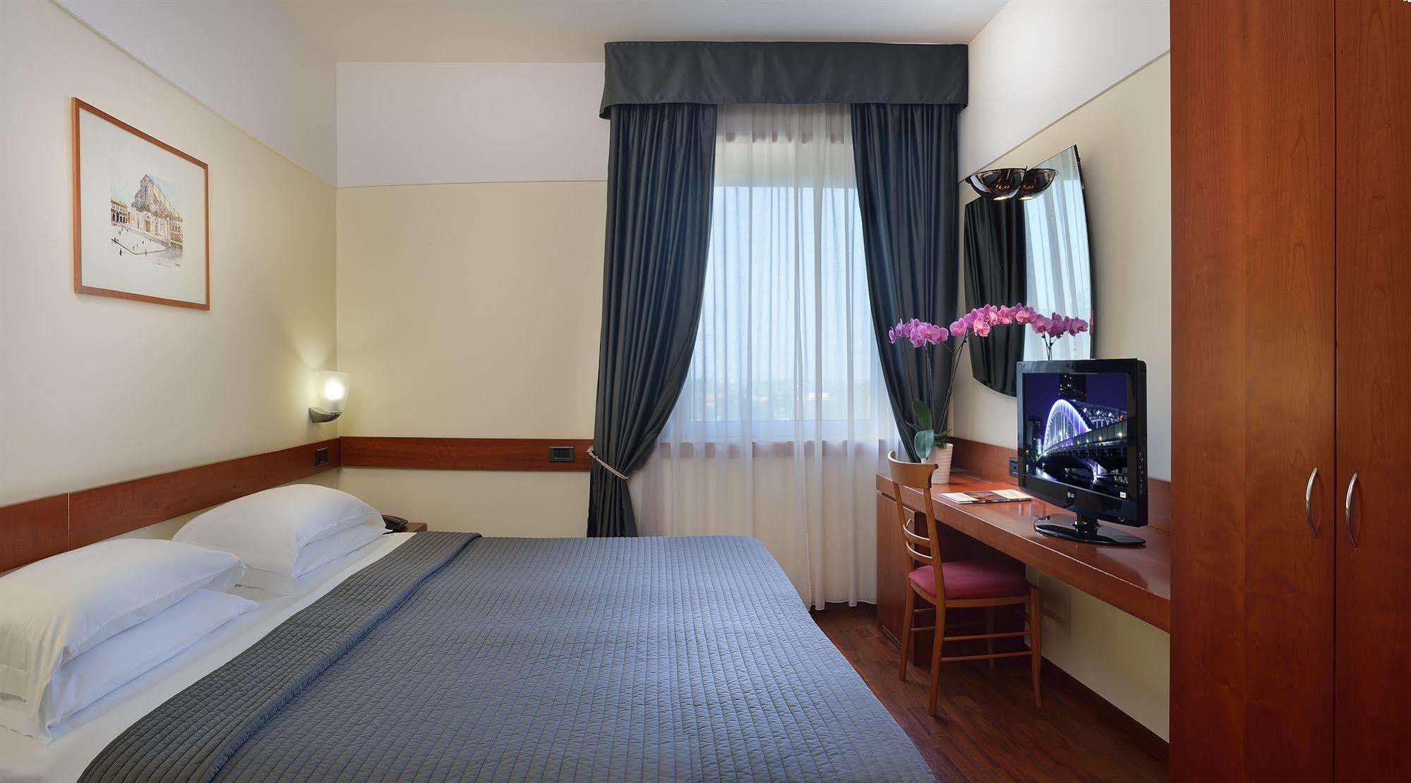 Hotel Airport 4*