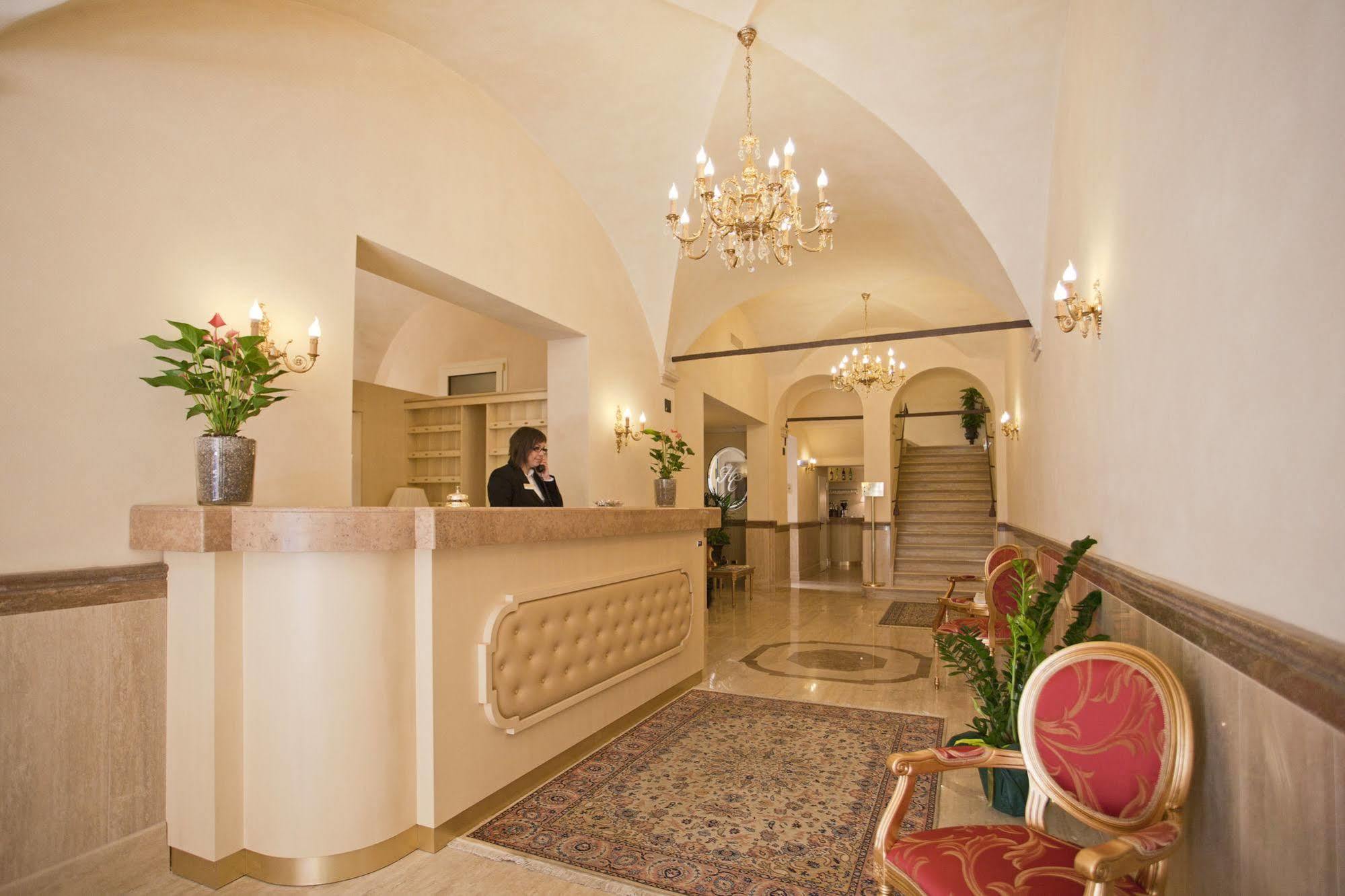 Hotel Cavour 3*