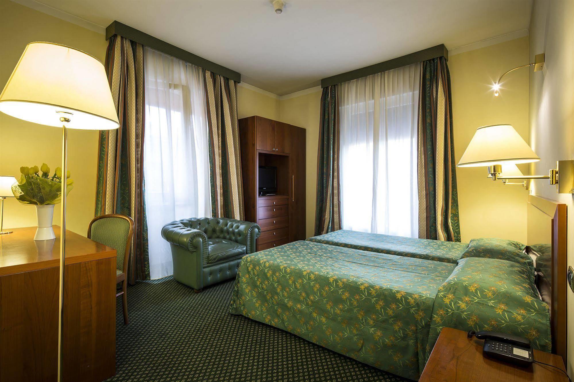Hotel Nuovo Del Porto 3*