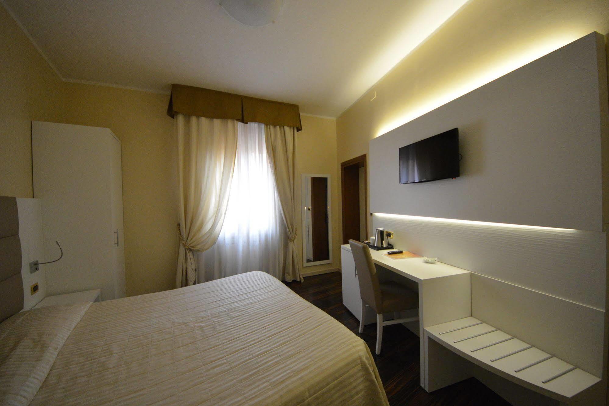 Hotel Hotel University 3*
