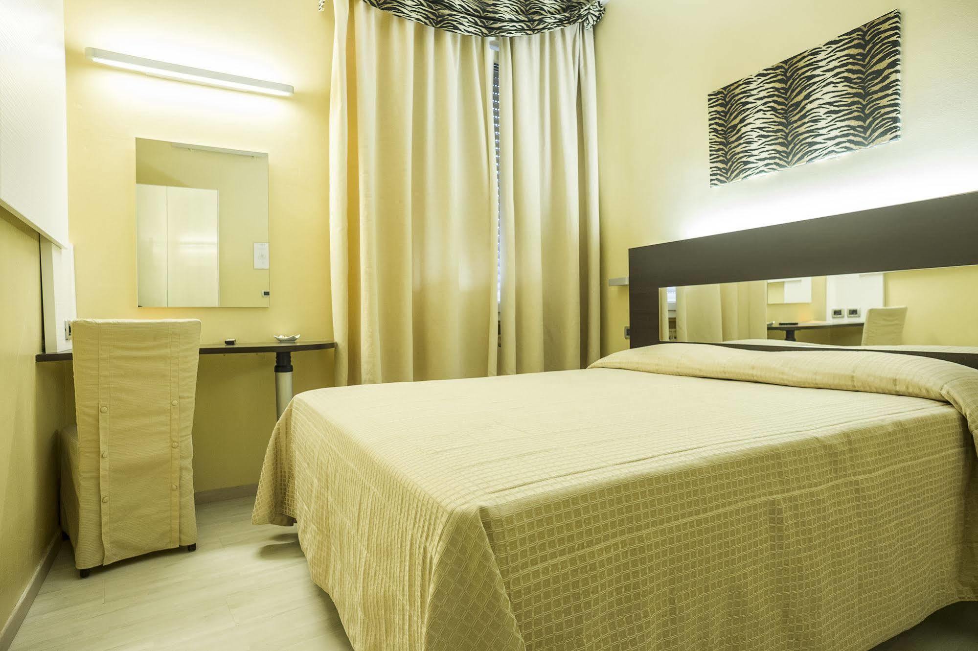 Hotel Hotel University 3*