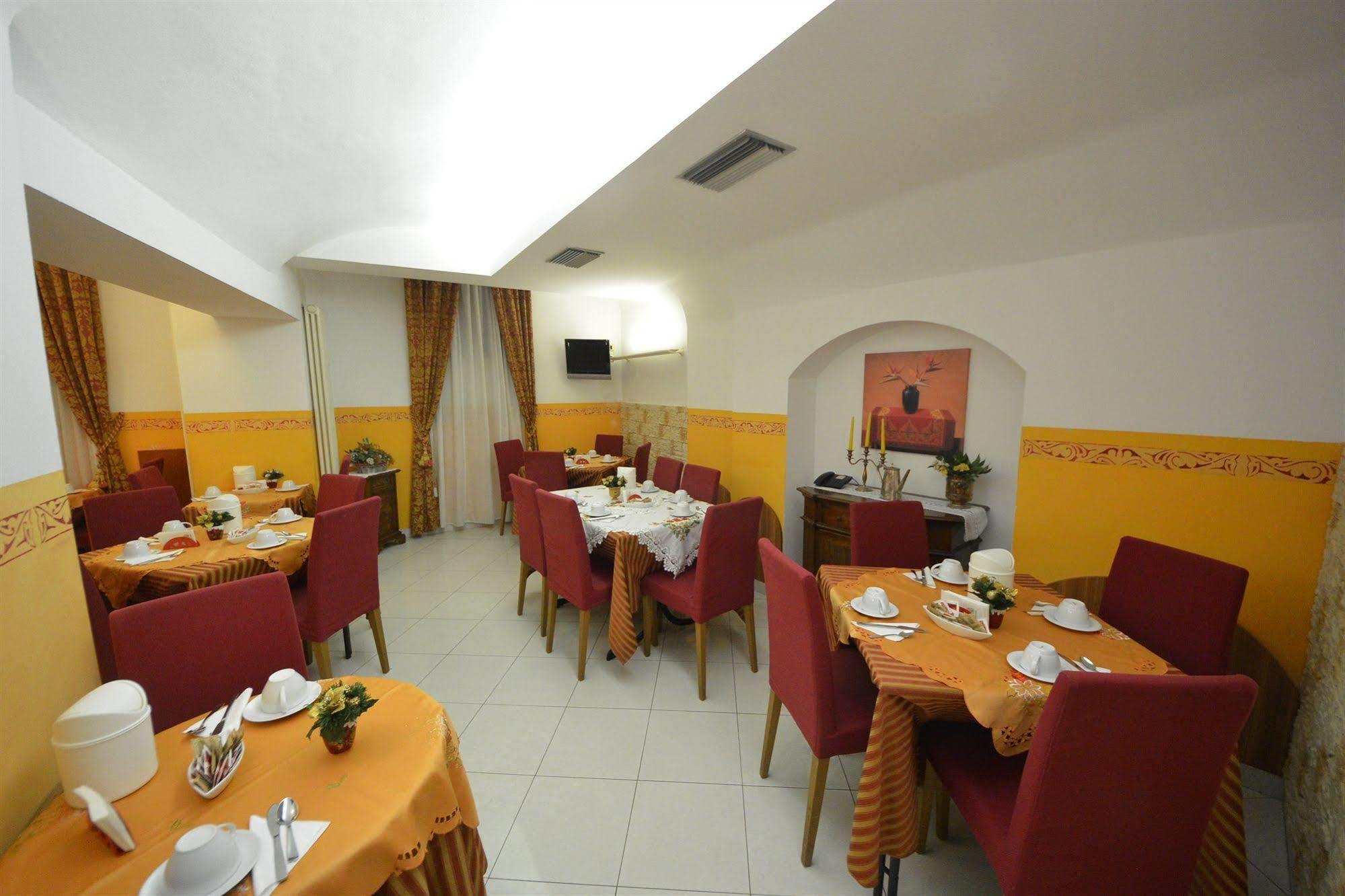 Hotel Hotel University 3*