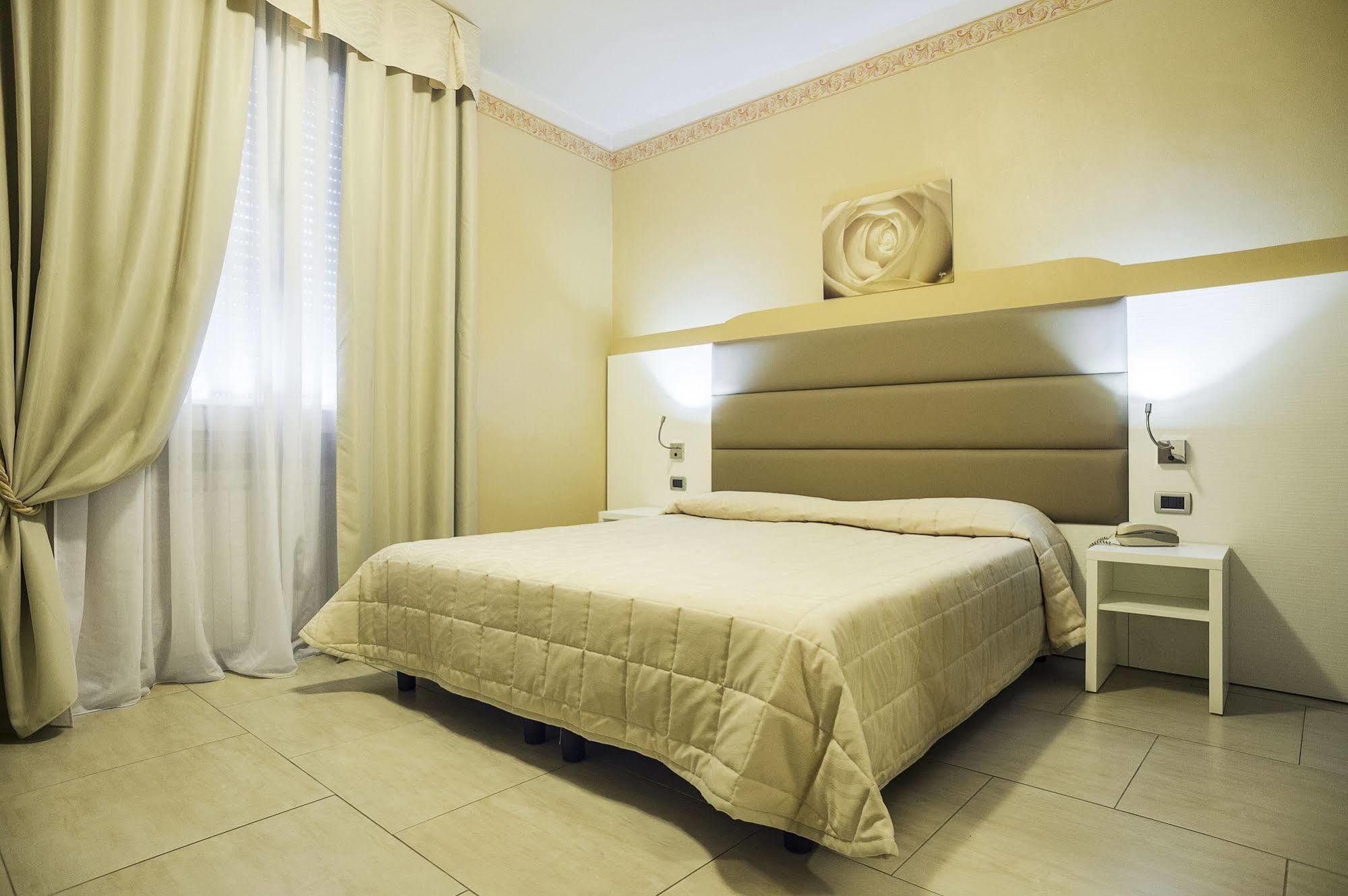 Hotel University Hotel 3*