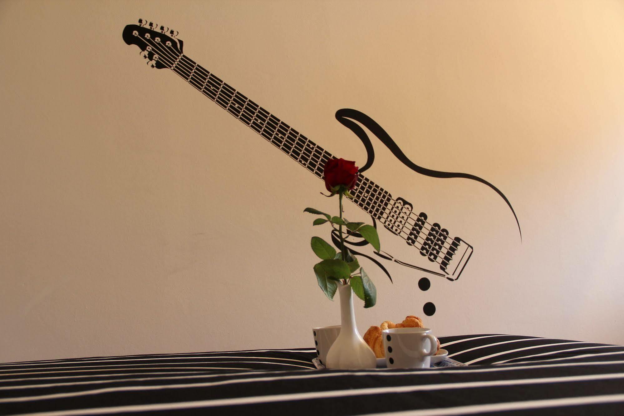 Emilia Levante Musica *