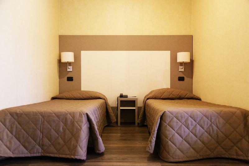 Jr Amadeus Hotel