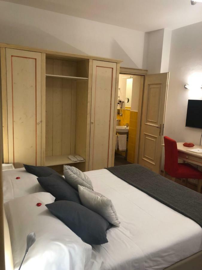 Palazzo Trevi Charming House Bed & Breakfast