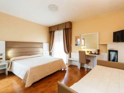Hotel Hotel University 3*