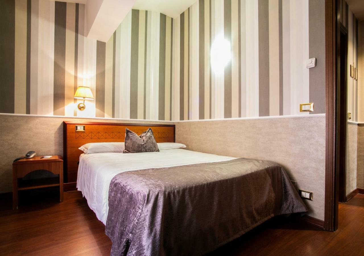 Astoria Hotel 3*