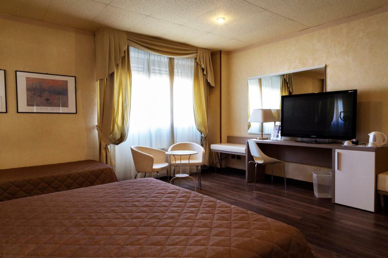 Jr Amadeus Hotel