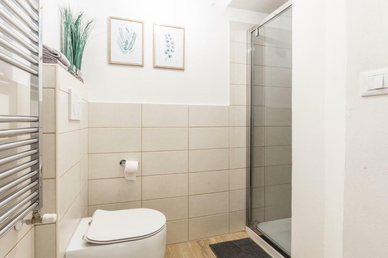 Apartment Sweet 3 *