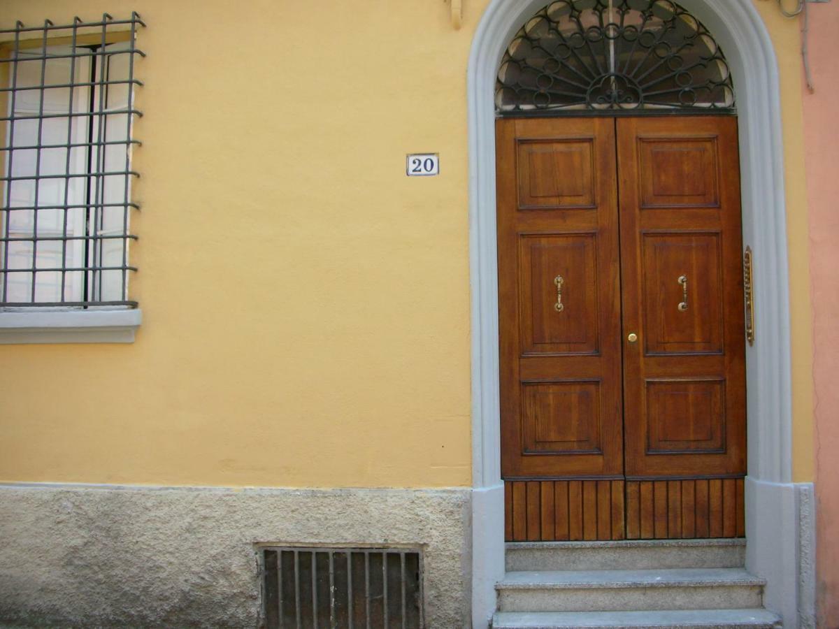 Apartment In Downtown *