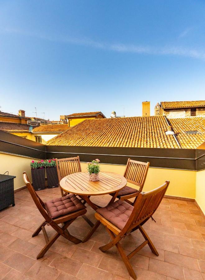 Asinelli Panoramic Rooftop, In Front Of The Two Towers Bologna