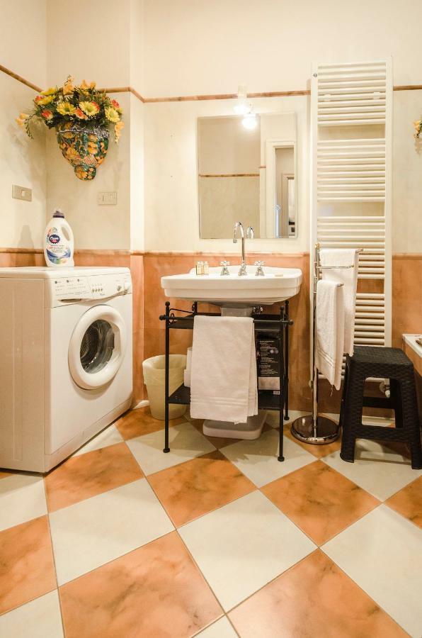 Lupari Apartment, Palazzo Storico Sotto Le Due Torri Appartement