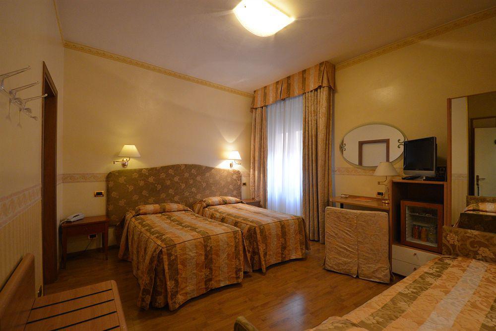 Hotel Hotel University 3*