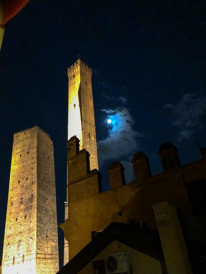 Lejlighed Asinelli Panoramic Rooftop, In Front Of The Two Towers *