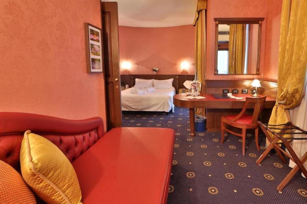 Western Hotel 4*