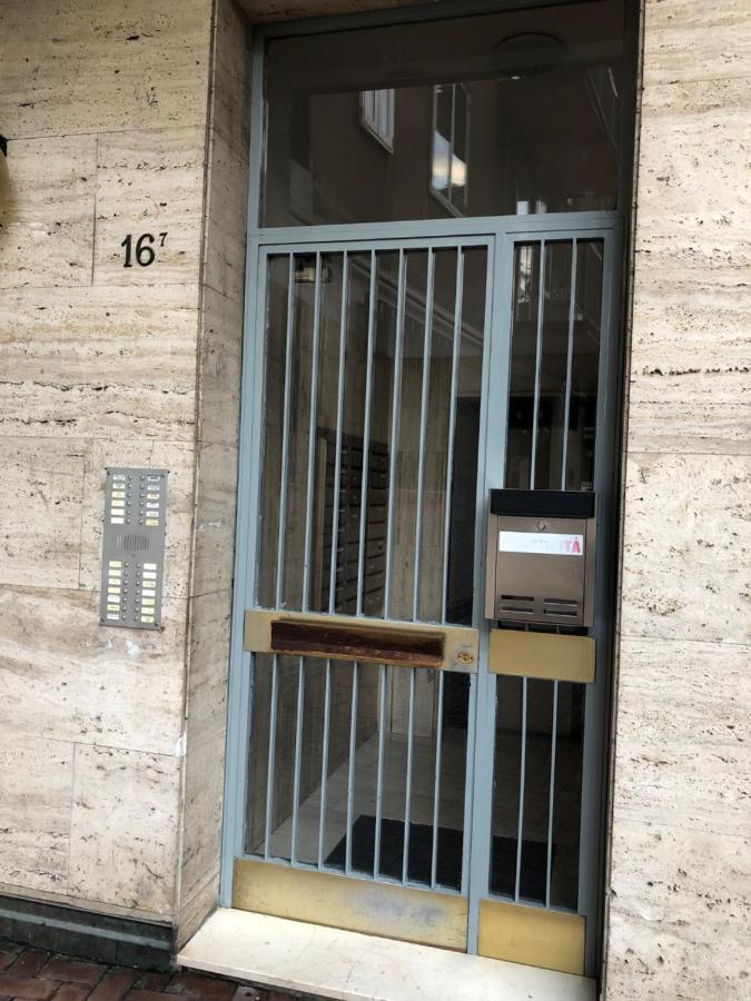 Bed and breakfast Tra Le Torri - Ampia Stanza Privata In Con Bagno Privato Accessibile Da Corridoio Bolonia