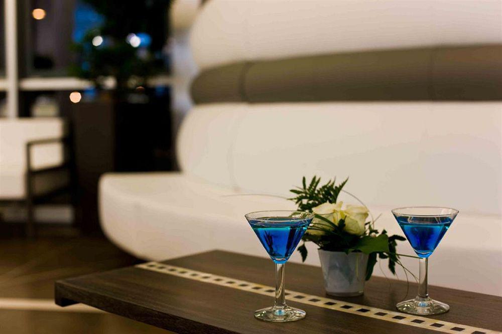 Cosmopolitan 4*