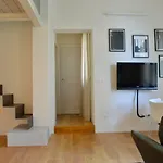 Bright And Silent Apartment Near Two Towers