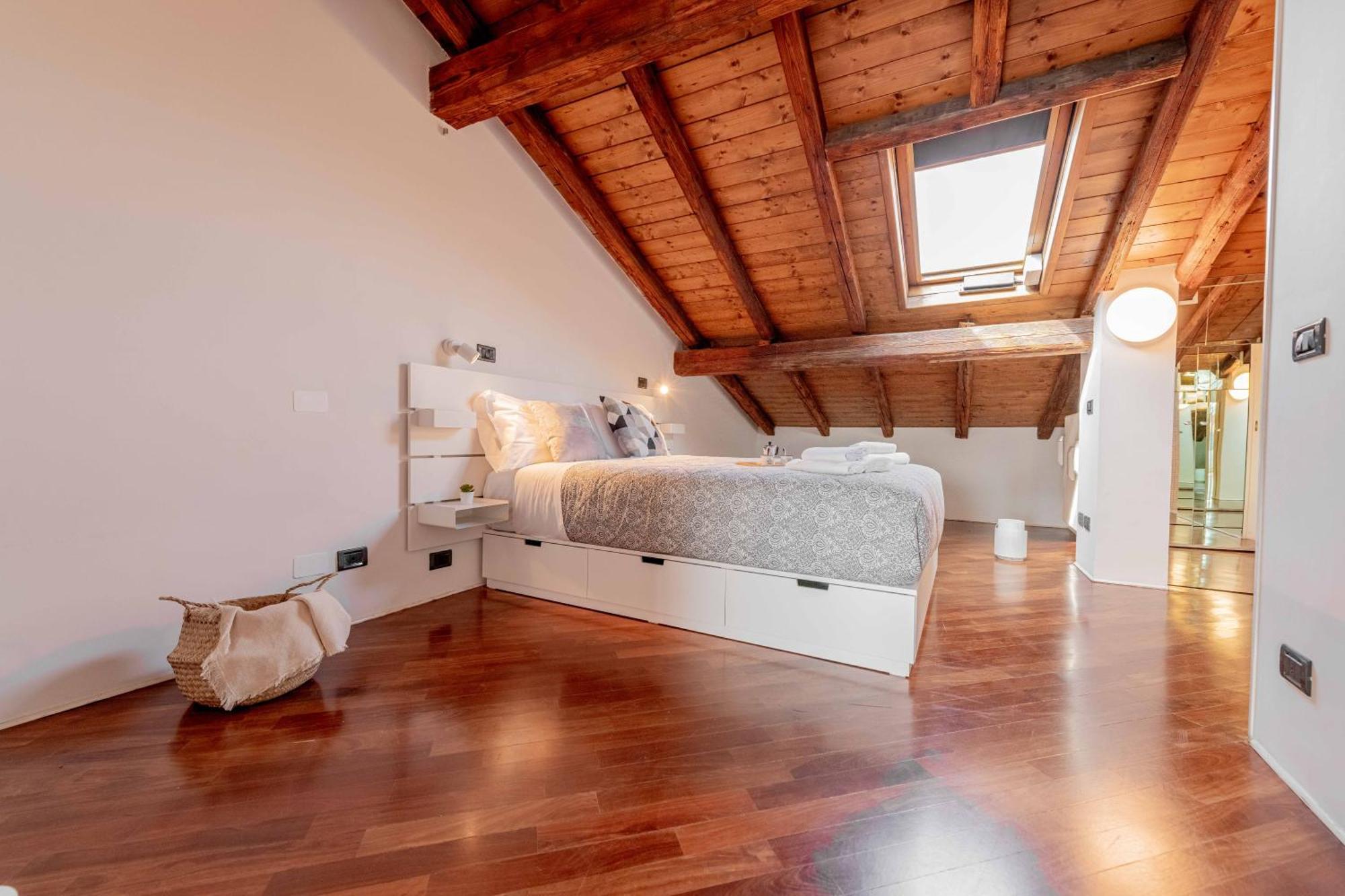 Realkasa Attico Indipendenza Apartamento