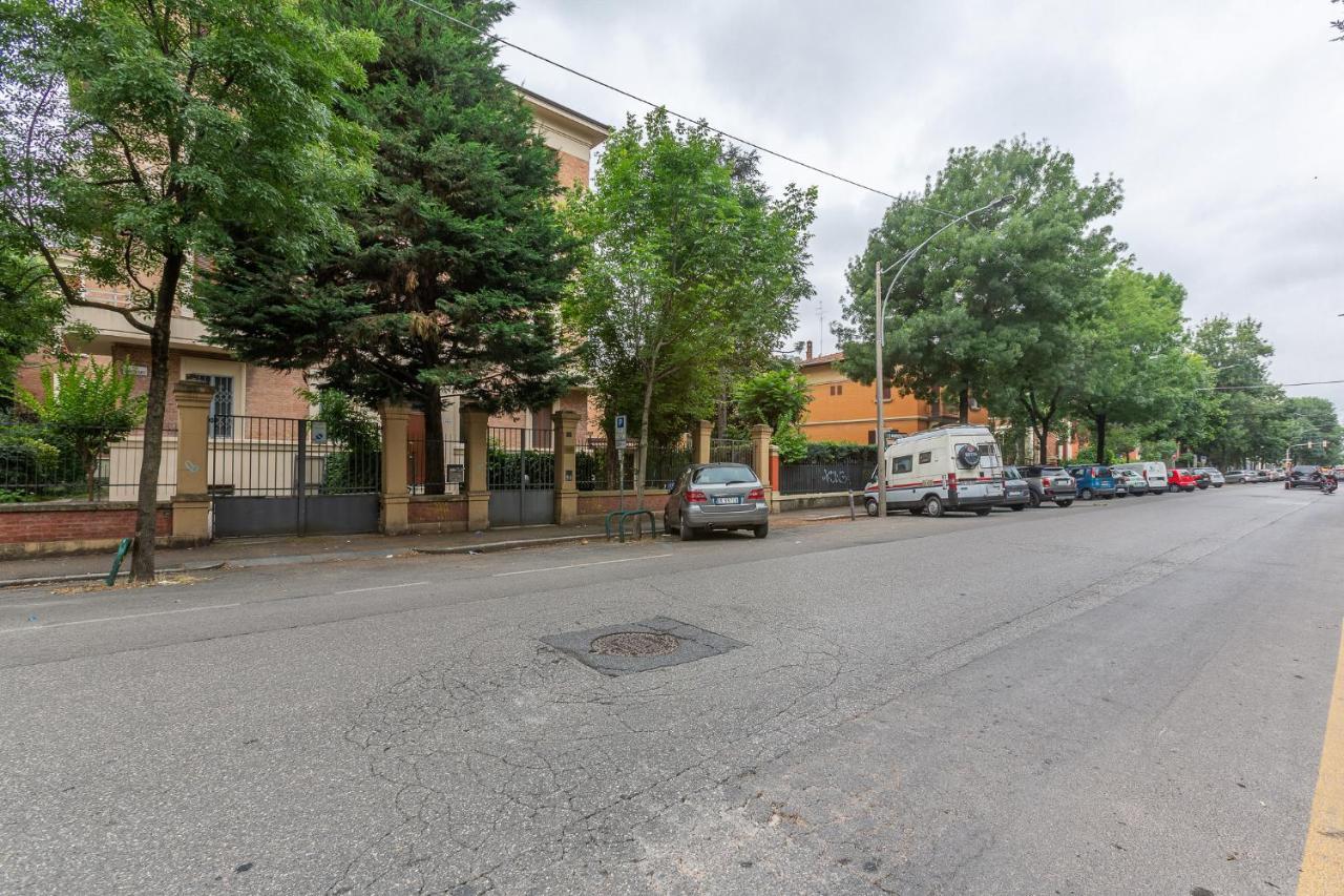 Bolognina Bright Near The Station Bologna